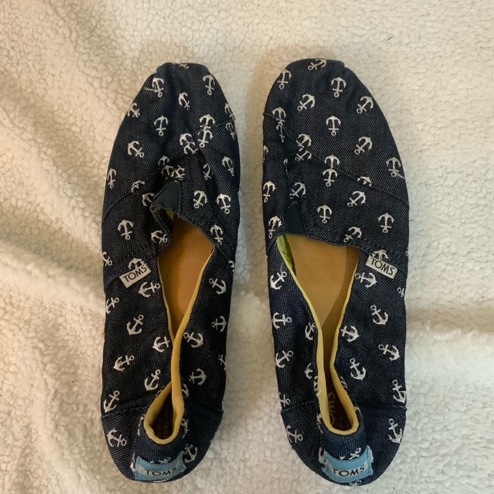 TOMS shoes. Anchor designs GUC size 10